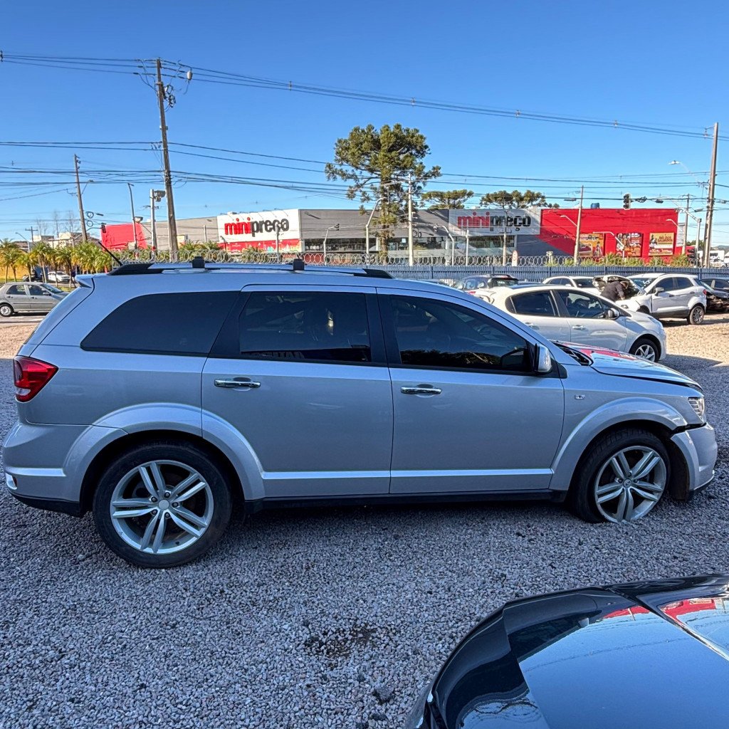 Imagem do veículo DODGE JOURNEY 3.6 RT AWD V6 GASOLINA 4P AUTOMÁTICO