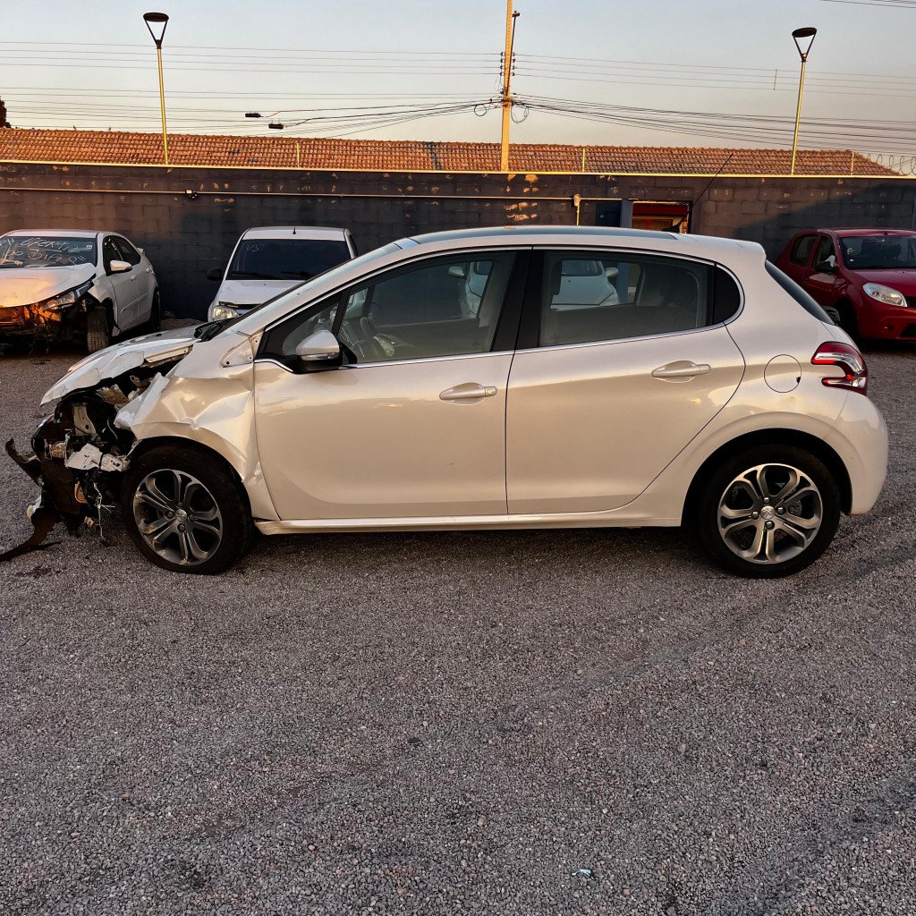Imagem do veículo PEUGEOT 208 1.6 GRIFFE 16V FLEX 4P AUTOMÁTICO