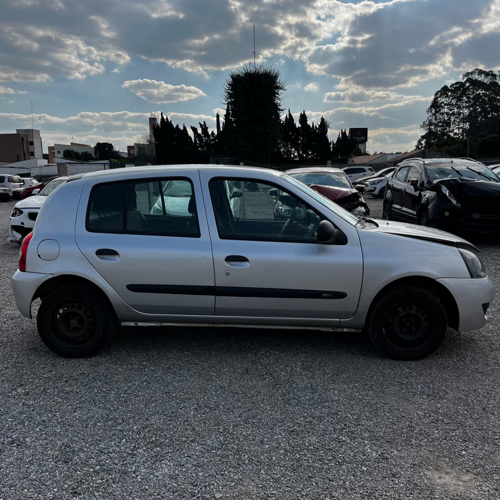 Imagem do veículo RENAULT CLIO 1.0 CAMPUS 16V FLEX 4P MANUAL