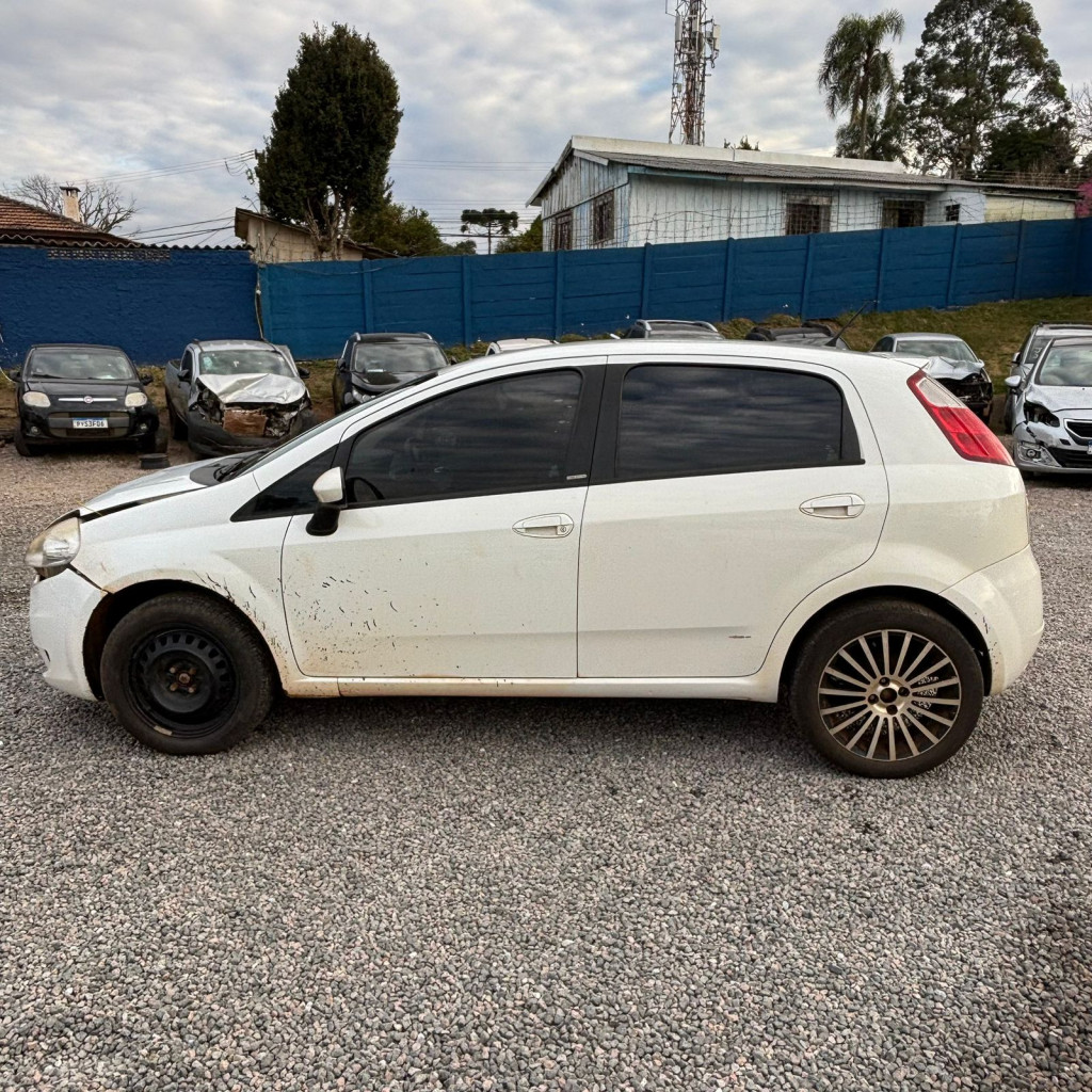 Imagem do veículo FIAT PUNTO 1.6 ESSENCE 16V FLEX 4P MANUAL