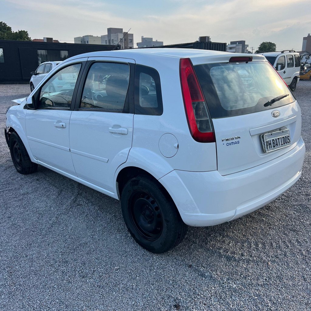 Imagem do veículo FORD FIESTA 1.6 MPI CLASS HATCH 8V FLEX 4P MANUAL