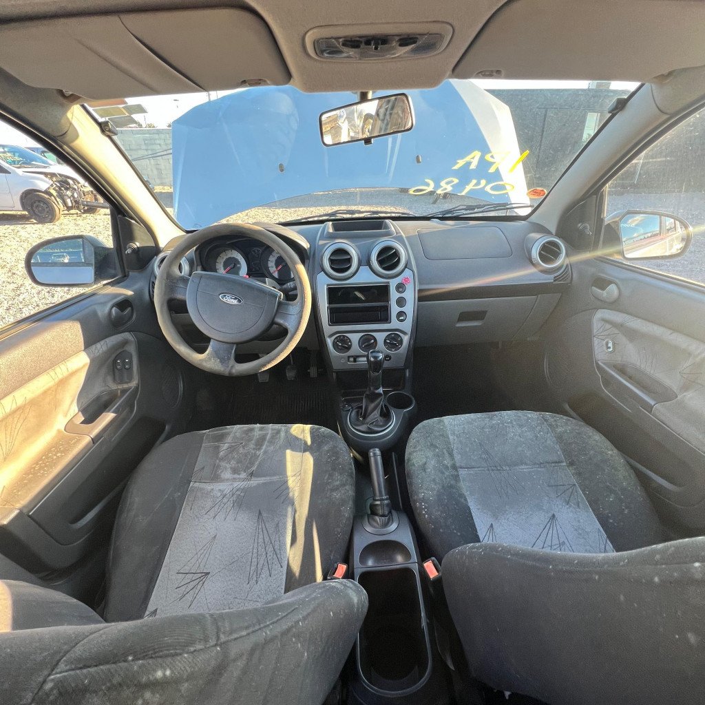 Imagem do veículo FORD FIESTA 1.6 MPI CLASS 8V GASOLINA 4P MANUAL