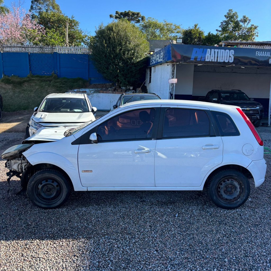 Imagem do veículo FORD FIESTA 1.6 MPI CLASS HATCH 8V FLEX 4P MANUAL
