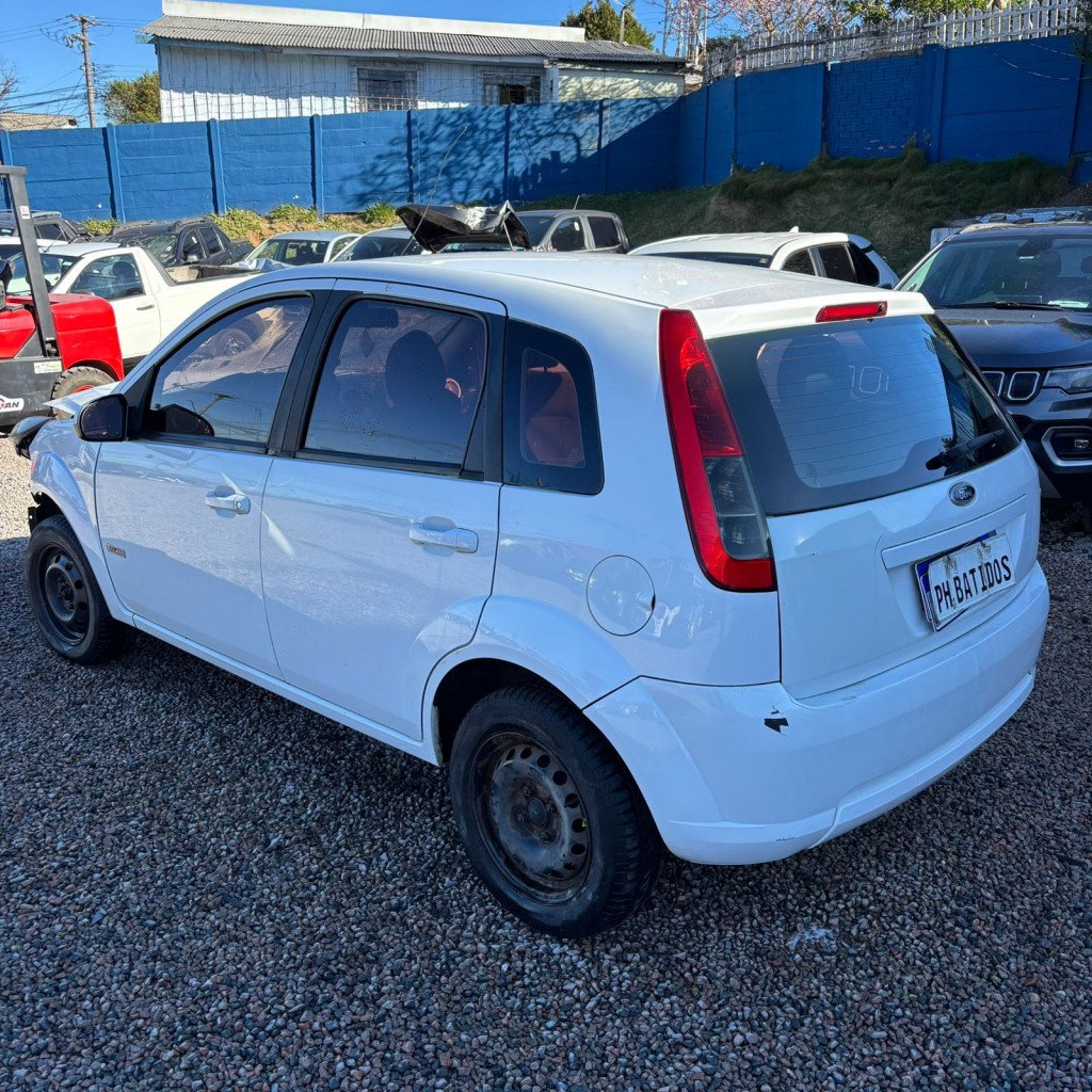 Imagem do veículo FORD FIESTA 1.6 MPI CLASS HATCH 8V FLEX 4P MANUAL