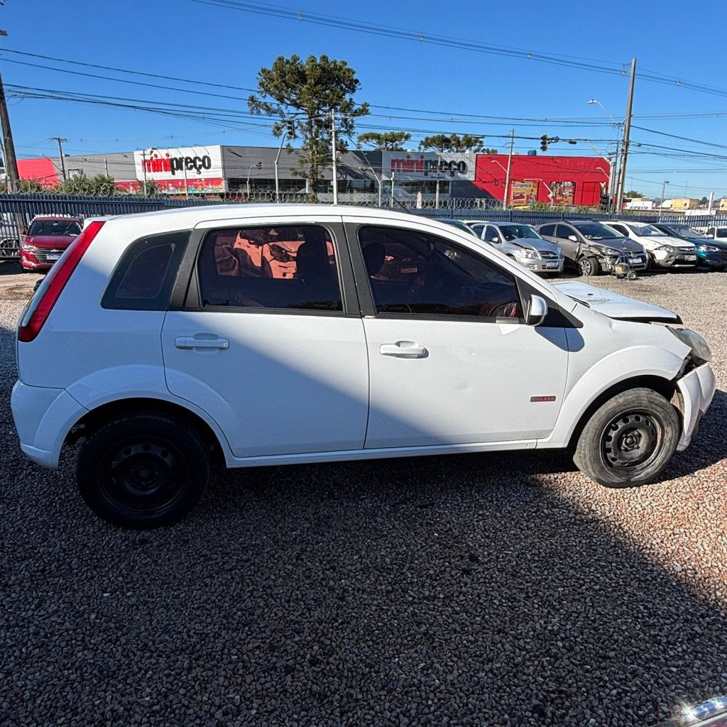 Imagem do veículo FORD FIESTA 1.6 MPI CLASS HATCH 8V FLEX 4P MANUAL
