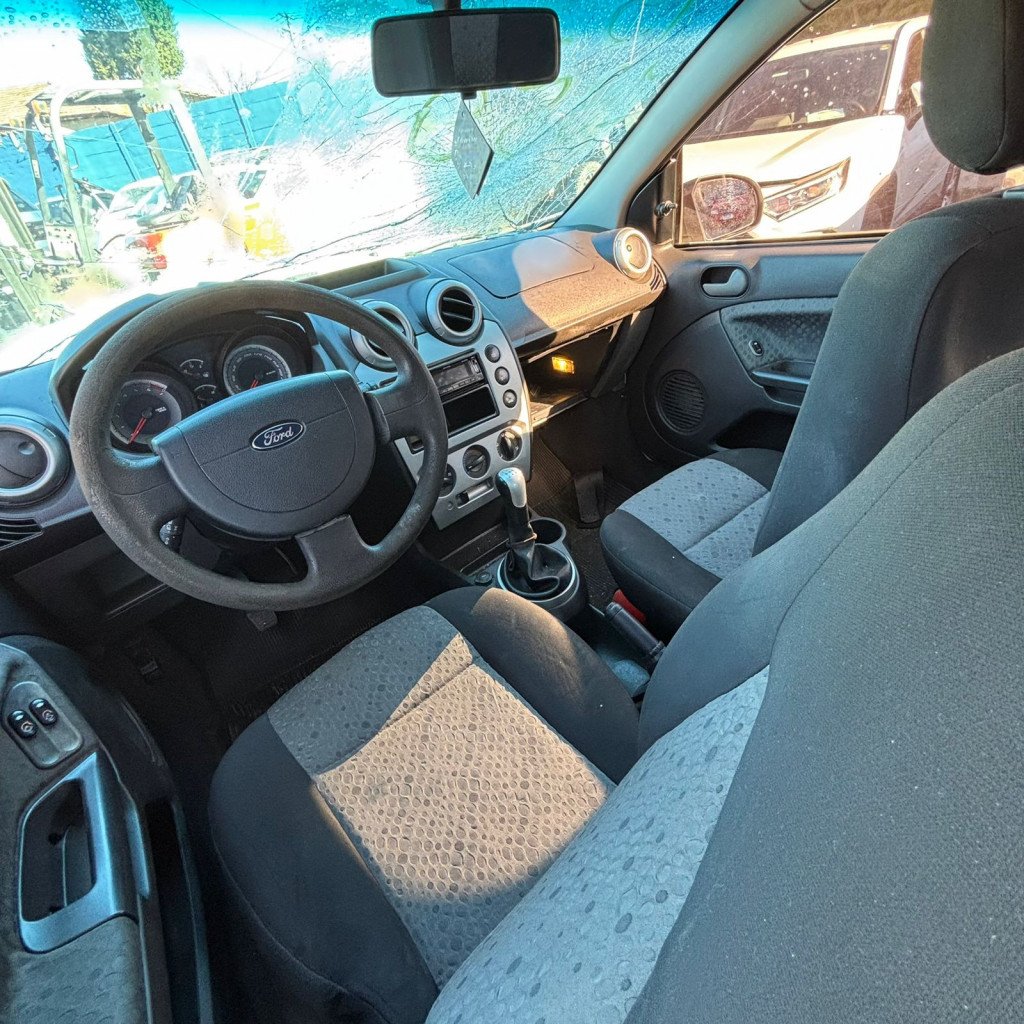 Imagem do veículo FORD FIESTA 1.6 MPI CLASS HATCH 8V FLEX 4P MANUAL