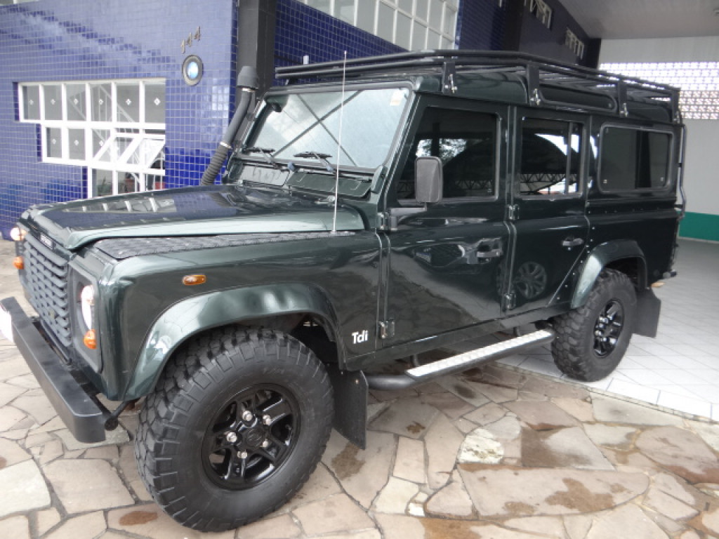 Imagem do veículo LAND ROVER DEFENDER 2.5 COUNTY SW 110 4X4 TURBO DIESEL 4P MANUAL