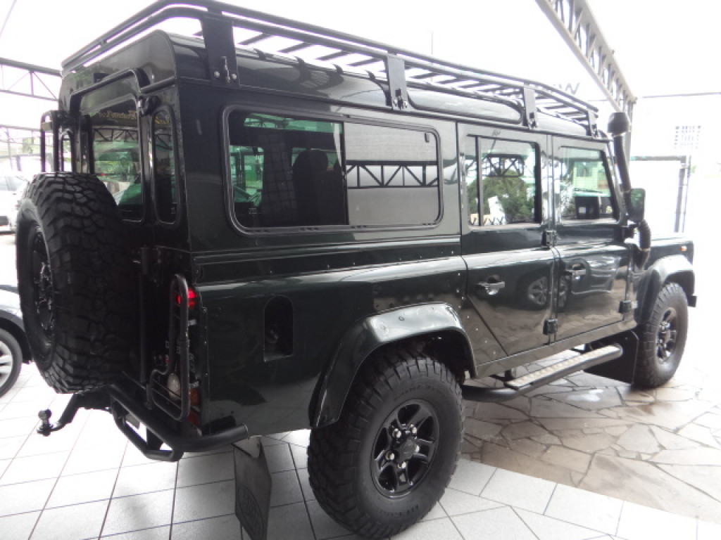 Imagem do veículo LAND ROVER DEFENDER 2.5 COUNTY SW 110 4X4 TURBO DIESEL 4P MANUAL