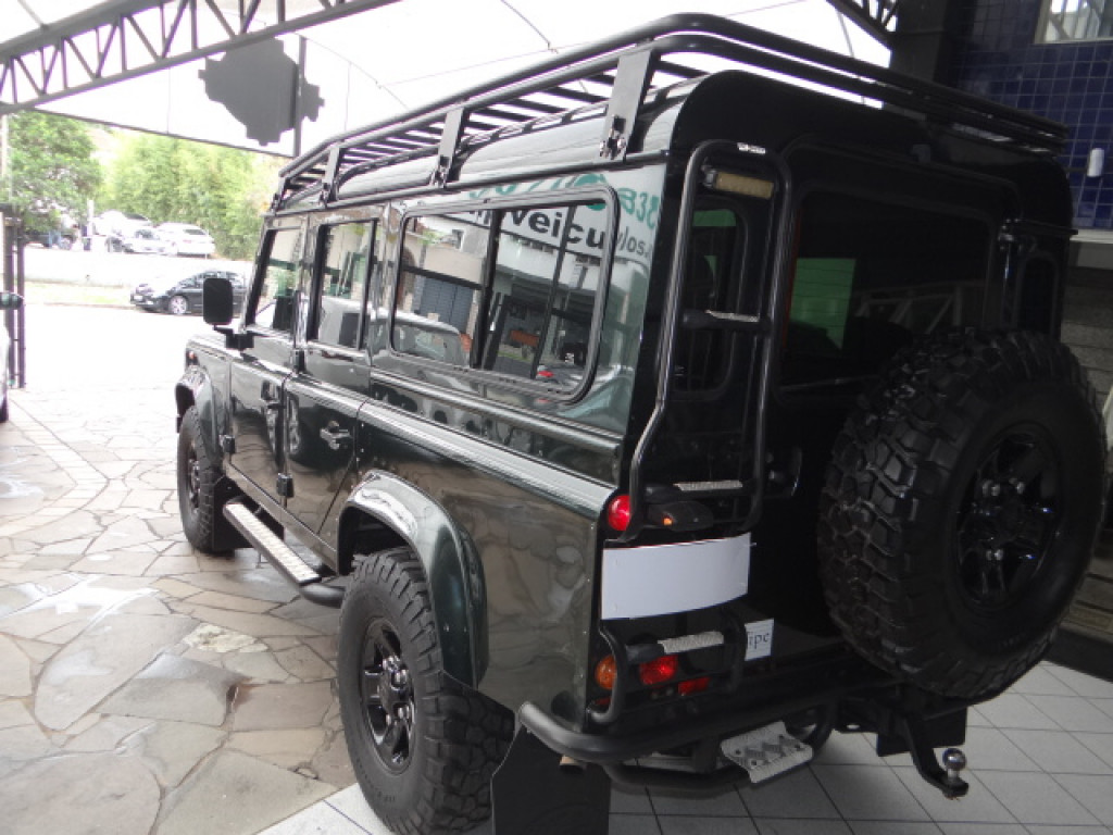 Imagem do veículo LAND ROVER DEFENDER 2.5 COUNTY SW 110 4X4 TURBO DIESEL 4P MANUAL