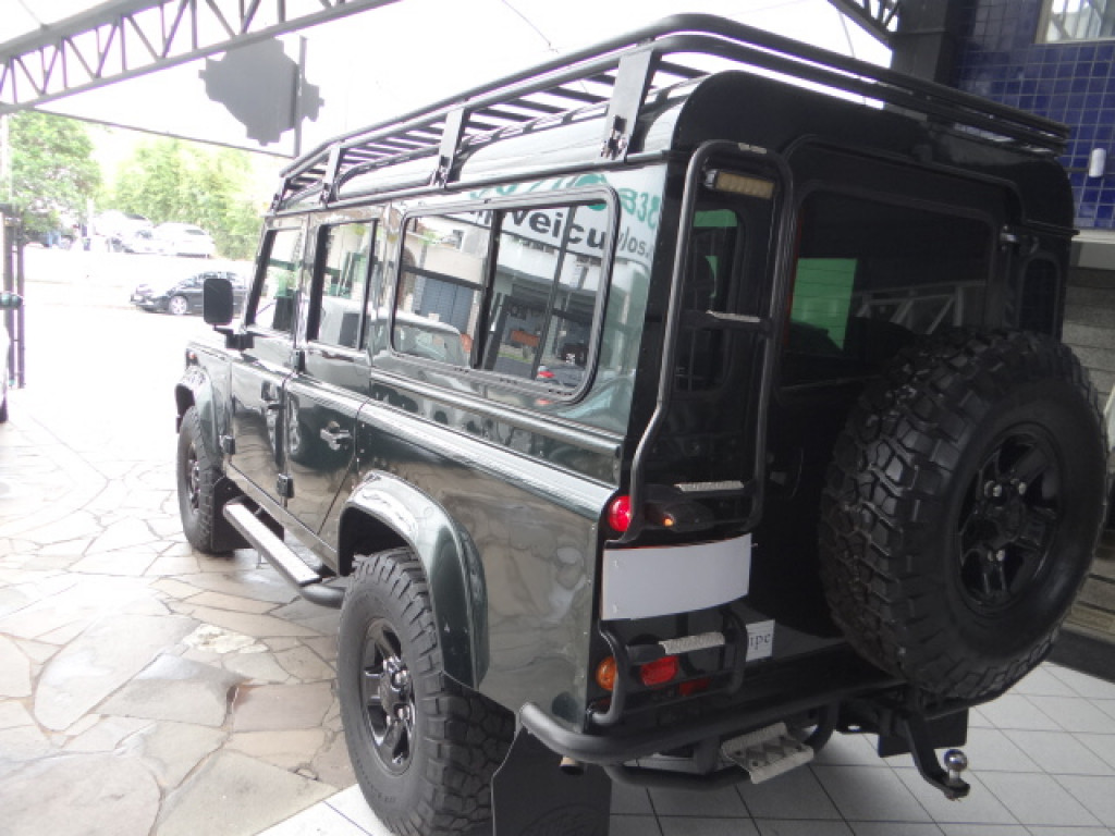 Imagem do veículo LAND ROVER DEFENDER 2.5 COUNTY SW 110 4X4 TURBO DIESEL 4P MANUAL