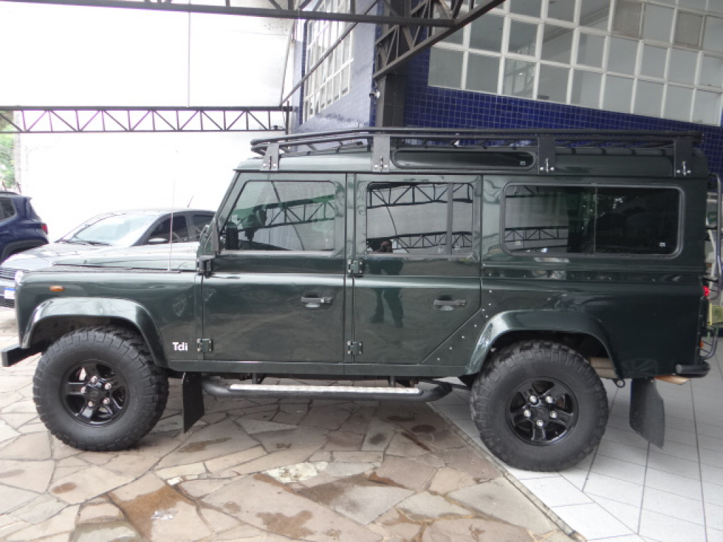 Imagem do veículo LAND ROVER DEFENDER 2.5 COUNTY SW 110 4X4 TURBO DIESEL 4P MANUAL