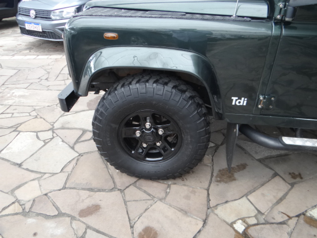 Imagem do veículo LAND ROVER DEFENDER 2.5 COUNTY SW 110 4X4 TURBO DIESEL 4P MANUAL