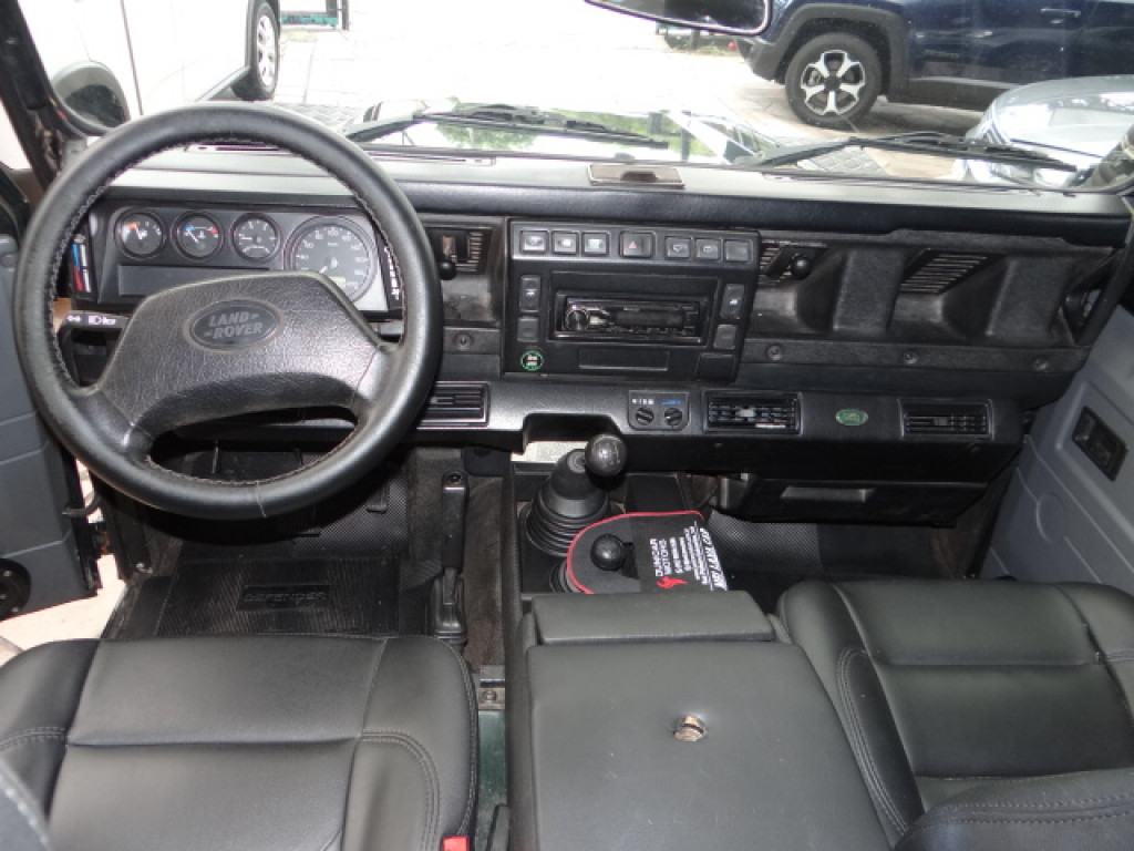 Imagem do veículo LAND ROVER DEFENDER 2.5 COUNTY SW 110 4X4 TURBO DIESEL 4P MANUAL