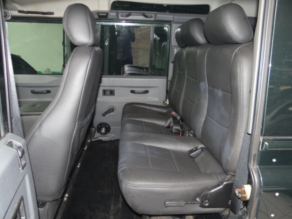 Imagem do veículo LAND ROVER DEFENDER 2.5 COUNTY SW 110 4X4 TURBO DIESEL 4P MANUAL