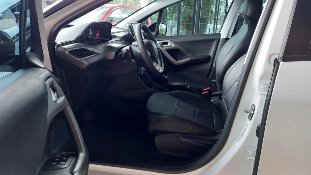 Imagem do veículo PEUGEOT 2008 1.6 16V FLEX ALLURE PACK 4P AUTOMÁTICO