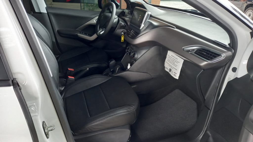 Imagem do veículo PEUGEOT 2008 1.6 16V FLEX ALLURE PACK 4P AUTOMÁTICO