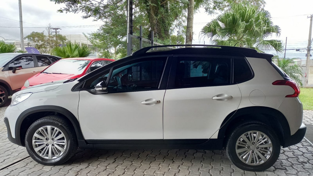 Imagem do veículo PEUGEOT 2008 1.6 16V FLEX ALLURE PACK 4P AUTOMÁTICO