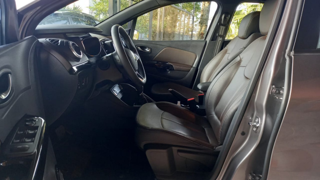 Imagem do veículo RENAULT CAPTUR 1.3 TCE FLEX ICONIC X-TRONIC
