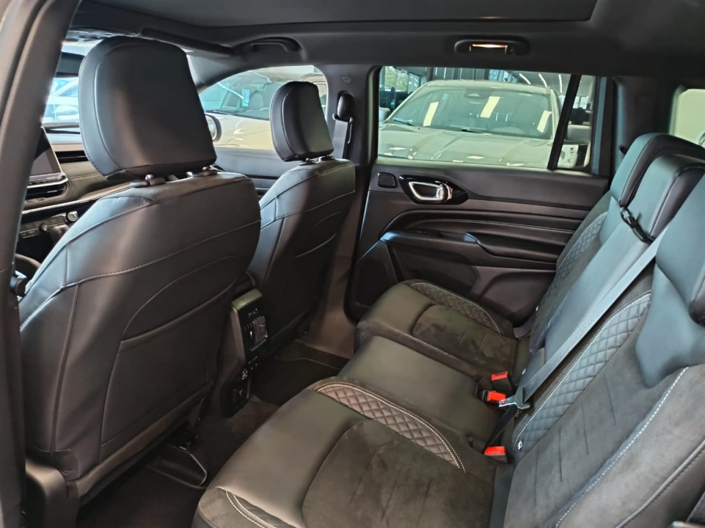 Imagem do veículo JEEP COMMANDER 2.0 HURRICANE 4 TURBO GASOLINA BLACKHAWK AT9