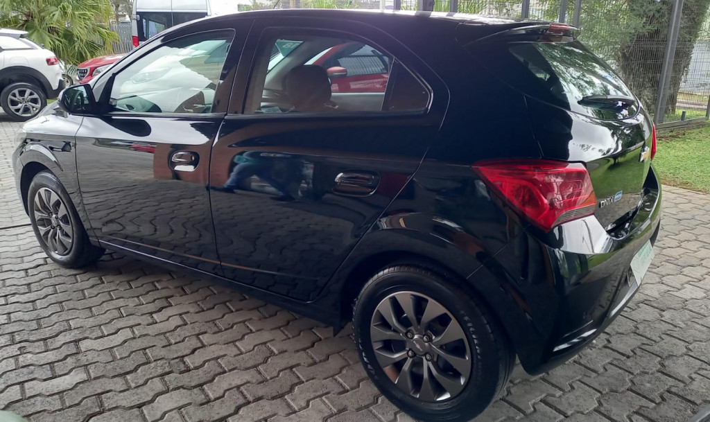 Imagem do veículo CHEVROLET ONIX 1.4 MPFI LT 8V FLEX 4P MANUAL