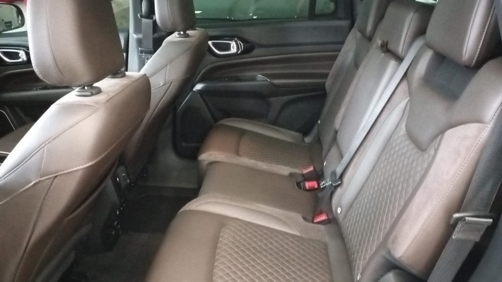 Imagem do veículo JEEP COMMANDER 2.0 TD380 Turbo Diesel Overland AT9