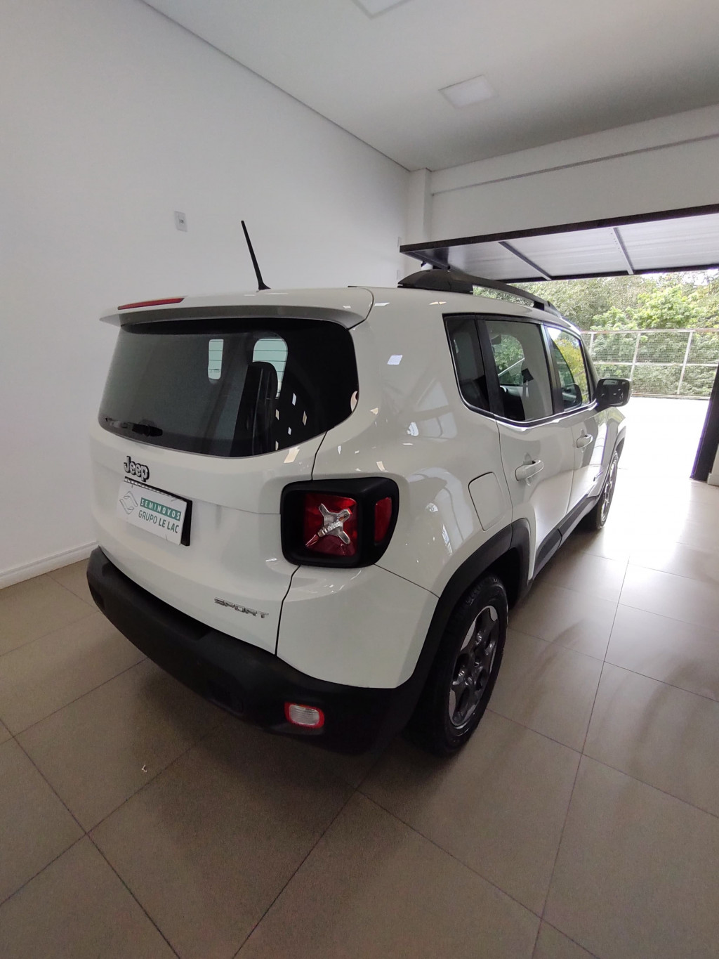Imagem do veículo JEEP RENEGADE 1.8 16V FLEX SPORT 4P MANUAL