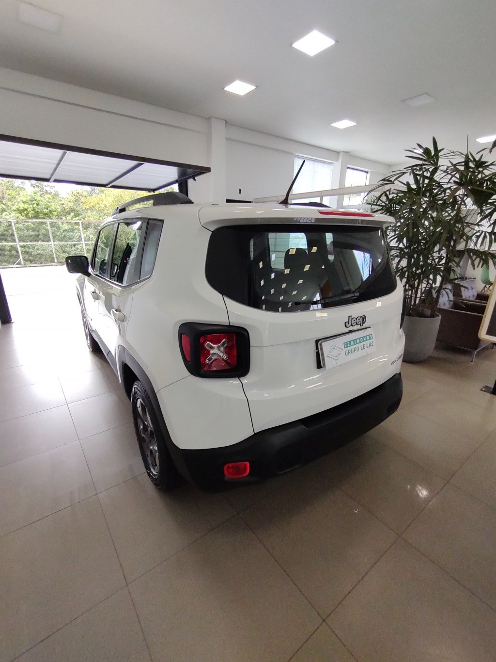 Imagem do veículo JEEP RENEGADE 1.8 16V FLEX SPORT 4P MANUAL