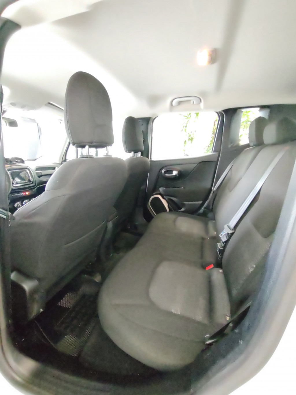 Imagem do veículo JEEP RENEGADE 1.8 16V FLEX SPORT 4P MANUAL