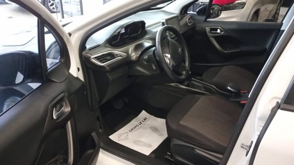 Imagem do veículo PEUGEOT 2008 1.6 16V THP FLEX GRIFFE 4P AUTOMÁTICO