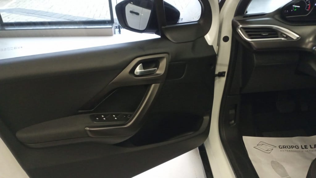 Imagem do veículo PEUGEOT 2008 1.6 16V THP FLEX GRIFFE 4P AUTOMÁTICO