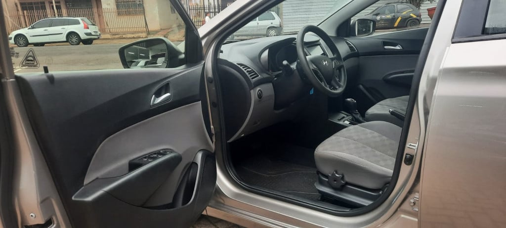 Imagem do veículo HYUNDAI HB20S 1.6 COMFORT STYLE 16V FLEX 4P MANUAL