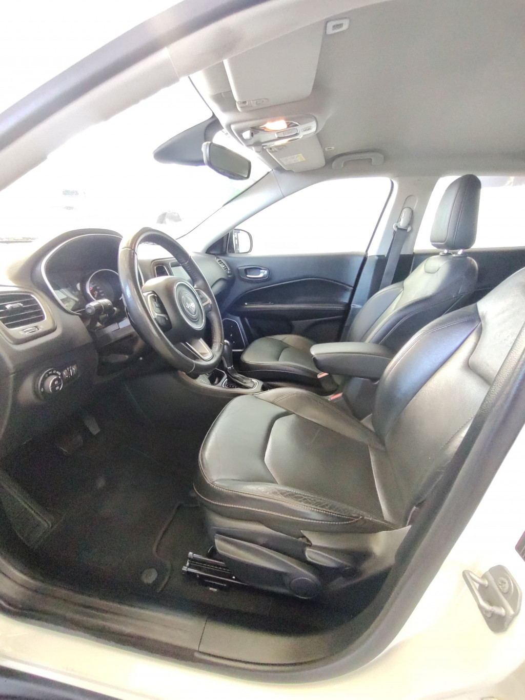 Imagem do veículo JEEP COMPASS 2.0 16V DIESEL LONGITUDE 4X4 AUTOMÁTICO