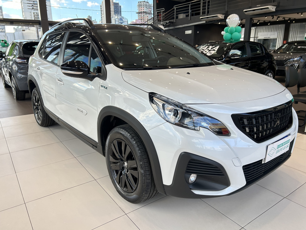 Imagem do veículo PEUGEOT 2008 1.6 16V FLEX STYLE 4P AUTOMÁTICO