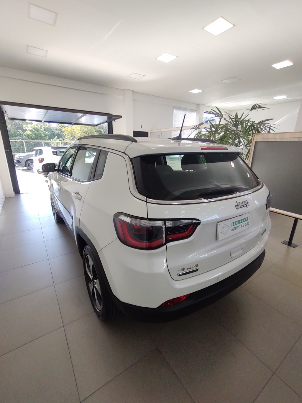 Imagem do veículo JEEP COMPASS 2.0 16V DIESEL LONGITUDE 4X4 AUTOMÁTICO