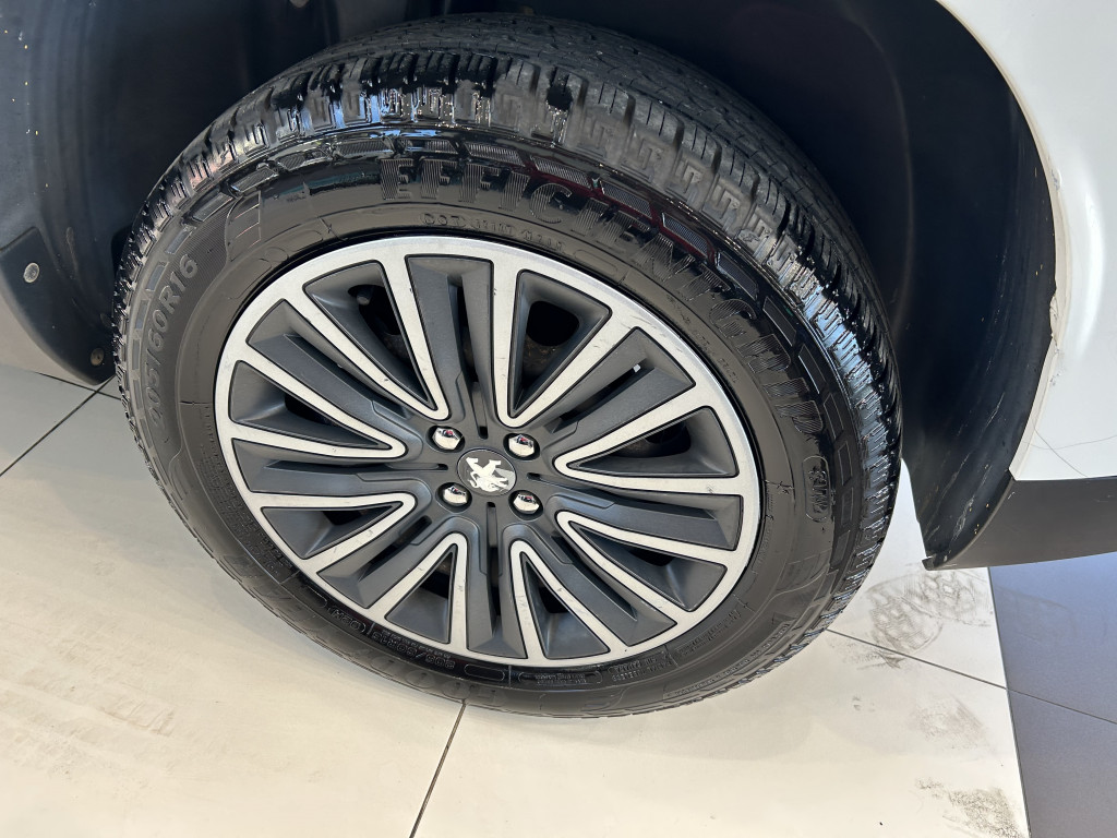 Imagem do veículo PEUGEOT 2008 1.6 16V FLEX ALLURE 4P AUTOMÁTICO