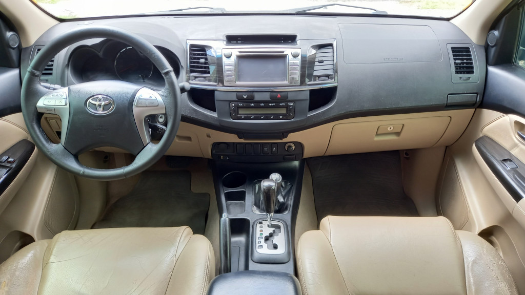 Imagem do veículo TOYOTA HILUX SW4 3.0 SRV 4X4 7 LUGARES 16V TURBO INTERCOOLER DIESEL 4P AUTOMÁTICO