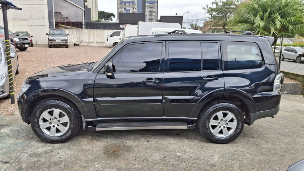 Imagem do veículo MITSUBISHI PAJERO FULL 3.2 GLS 4X4 16V TURBO INTERCOOLER DIESEL 4P AUTOMÁTICO