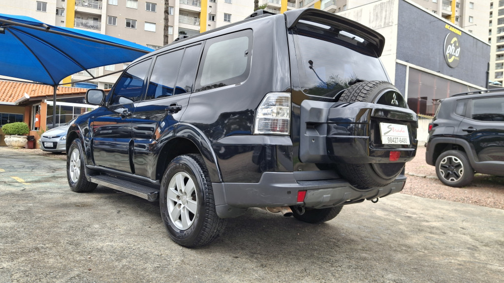 Imagem do veículo MITSUBISHI PAJERO FULL 3.2 GLS 4X4 16V TURBO INTERCOOLER DIESEL 4P AUTOMÁTICO