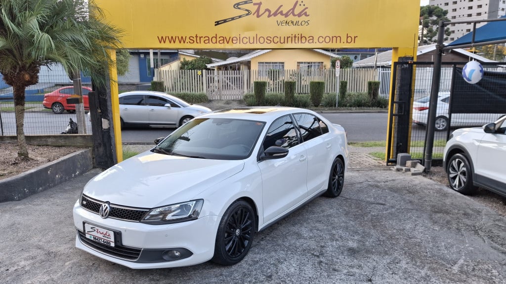 Imagem do veículo VOLKSWAGEN JETTA 2.0 TSI HIGHLINE 211CV GASOLINA 4P TIPTRONIC