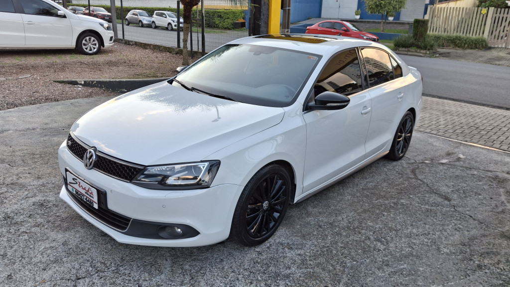 Imagem do veículo VOLKSWAGEN JETTA 2.0 TSI HIGHLINE 211CV GASOLINA 4P TIPTRONIC