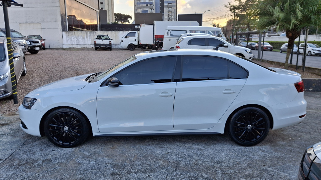 Imagem do veículo VOLKSWAGEN JETTA 2.0 TSI HIGHLINE 211CV GASOLINA 4P TIPTRONIC