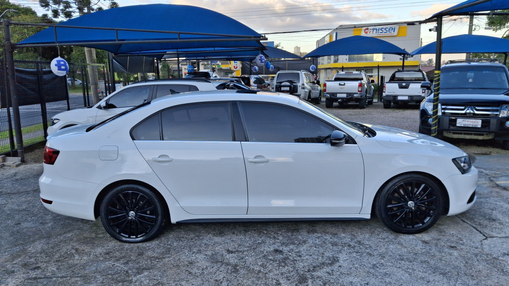 Imagem do veículo VOLKSWAGEN JETTA 2.0 TSI HIGHLINE 211CV GASOLINA 4P TIPTRONIC