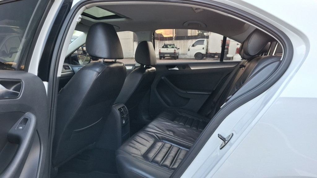 Imagem do veículo VOLKSWAGEN JETTA 2.0 TSI HIGHLINE 211CV GASOLINA 4P TIPTRONIC