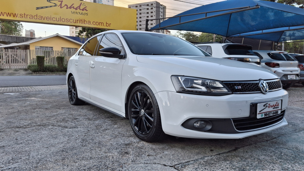 Imagem do veículo VOLKSWAGEN JETTA 2.0 TSI HIGHLINE 211CV GASOLINA 4P TIPTRONIC