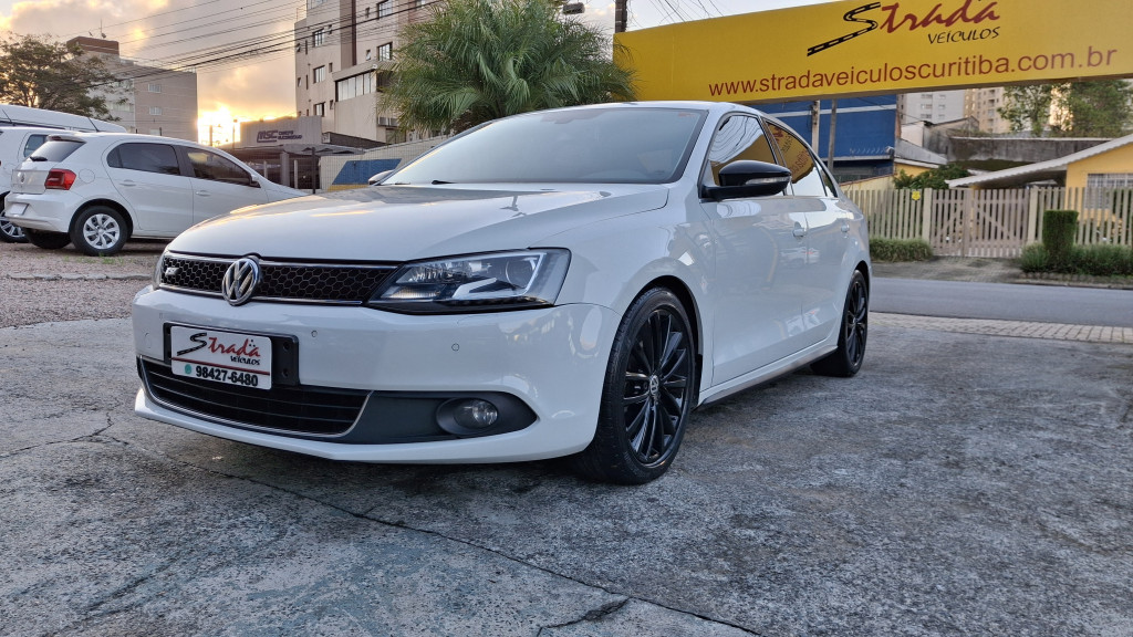 Imagem do veículo VOLKSWAGEN JETTA 2.0 TSI HIGHLINE 211CV GASOLINA 4P TIPTRONIC