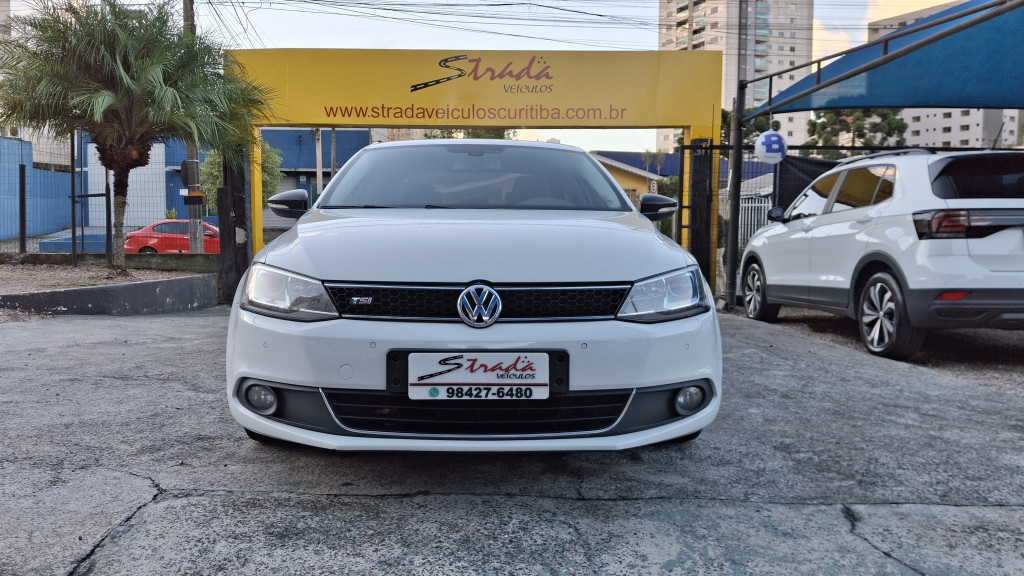 Imagem do veículo VOLKSWAGEN JETTA 2.0 TSI HIGHLINE 211CV GASOLINA 4P TIPTRONIC