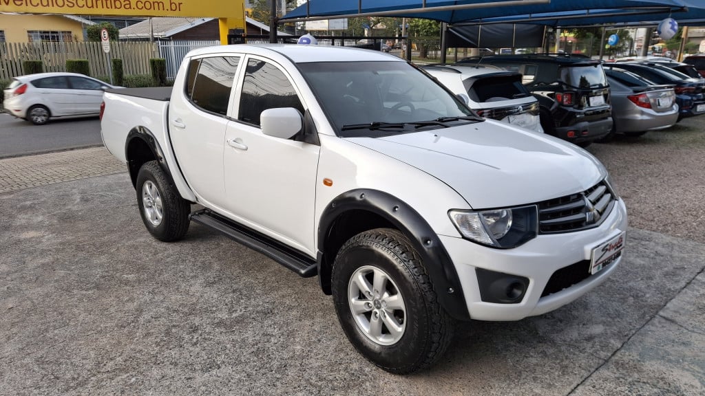 Imagem do veículo MITSUBISHI L200 TRITON 3.2 GL 4X4 CD 16V TURBO INTERCOLER DIESEL 4P MANUAL
