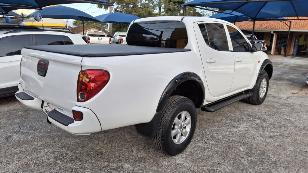 Imagem do veículo MITSUBISHI L200 TRITON 3.2 GL 4X4 CD 16V TURBO INTERCOLER DIESEL 4P MANUAL