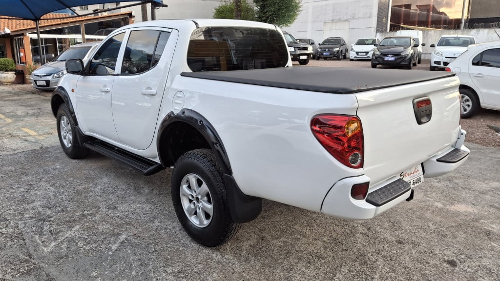 Imagem do veículo MITSUBISHI L200 TRITON 3.2 GL 4X4 CD 16V TURBO INTERCOLER DIESEL 4P MANUAL