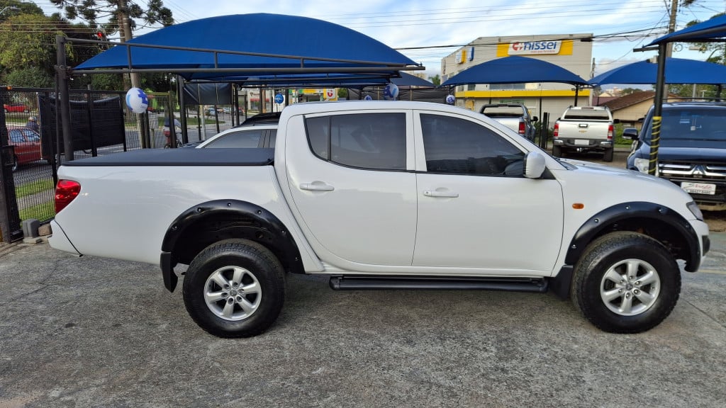 Imagem do veículo MITSUBISHI L200 TRITON 3.2 GL 4X4 CD 16V TURBO INTERCOLER DIESEL 4P MANUAL